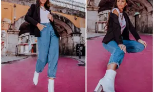 Stylowa kobieta w spodniach mom jeans i białych botkach. Inspiracja: czym nosić spodnie mom mom jeans stylizacje.