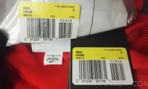 Na metkach Nike widać numer 588102, który pomaga jak sprawdzić numer katalogowy Nike. Jest też kod kreskowy i rozmiar S.