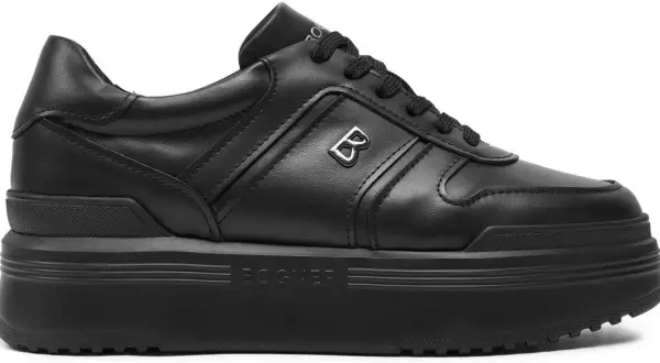 Eleganckie czarne buty na platformie z logo "B" i napisem "BOGNER". To marka znana z luksusowej odzieży sportowej i akcesoriów.