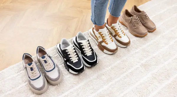 Wybierasz jakie buty do klubu? Zobacz stylowe sneakersy w różnych kolorach: białe, czarne, beżowe i szare.