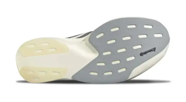 Podeszwa buta Adidas z bieżnikiem Continental. Może to być element rozpatrywanej reklamacji.