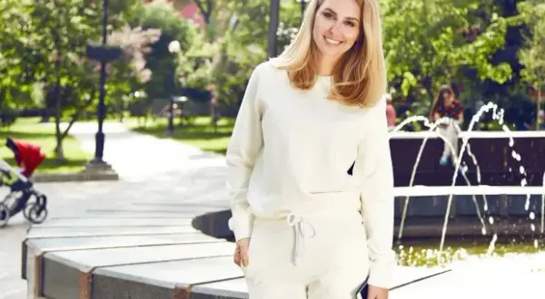 Jak stylizować biały dres na różne okazje - inspiracje i porady
