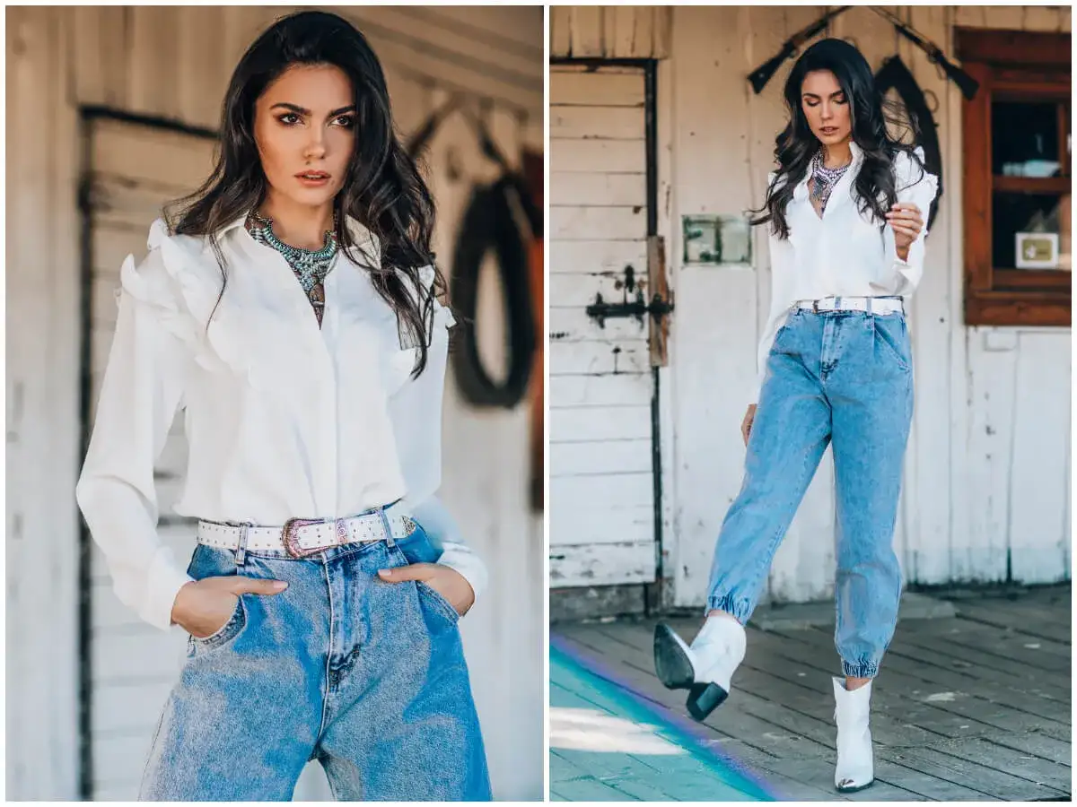 Kobieta w białej koszuli z falbankami i jeansach pokazuje, jak nosić koszulę w stylu boho.